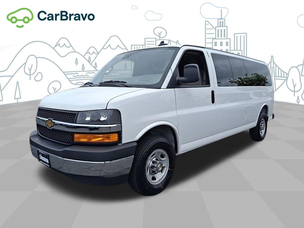 2025 Chevrolet Express Passenger 1LT — photo 1 of 6