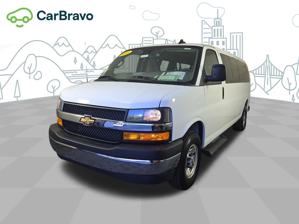 2025 Chevrolet Express Passenger 1LT — photo 1 of 7
