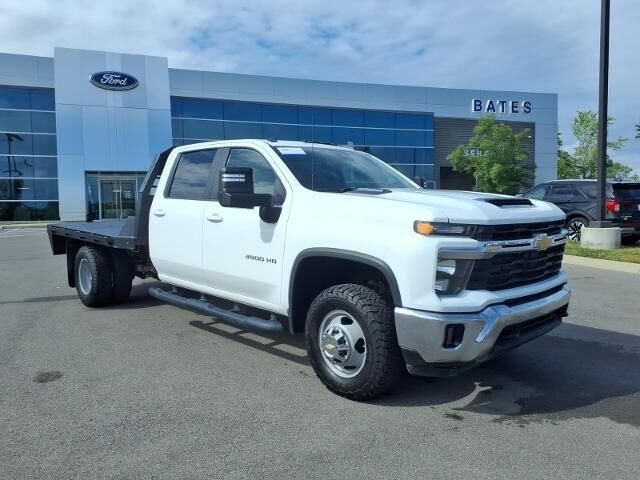 2024 Chevrolet Silverado 3500HD LT — photo 1 of 13