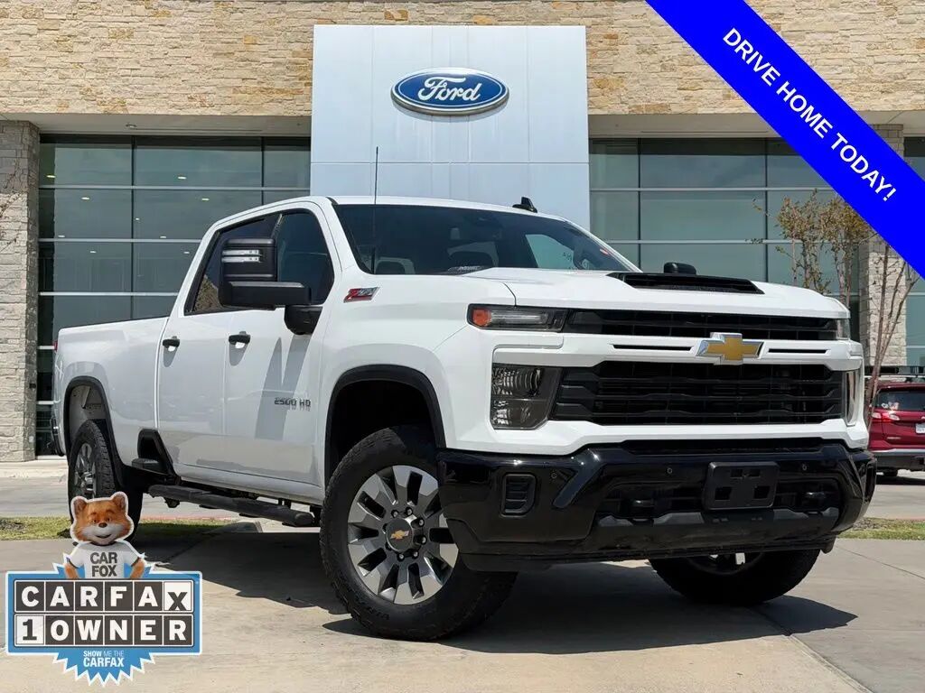 2025 Chevrolet Silverado 2500HD Custom — photo 1 of 13