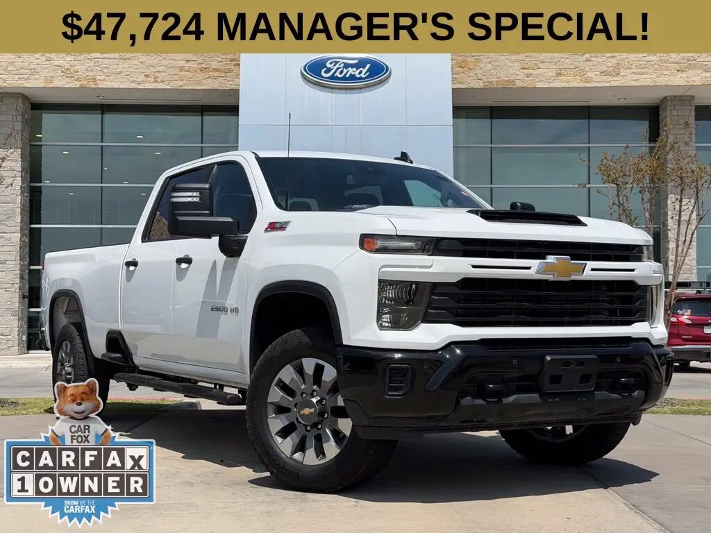 2025 Chevrolet Silverado 2500HD Custom — photo 1 of 13