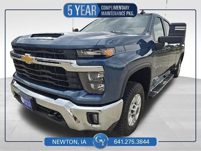 2025 Chevrolet Silverado 2500HD LT — photo 1 of 13