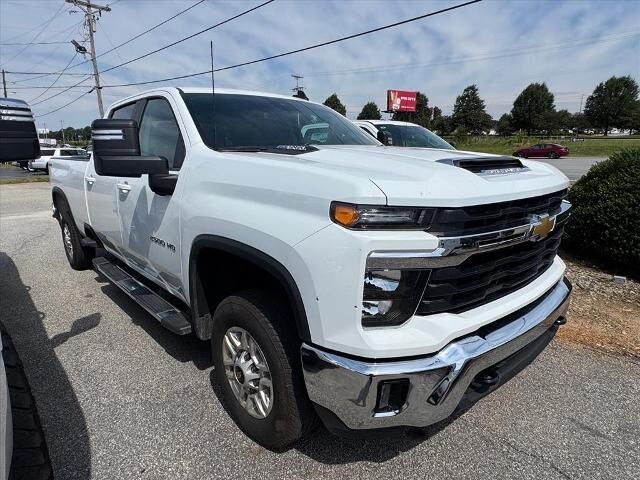 2025 Chevrolet Silverado 2500HD LT — photo 1 of 13