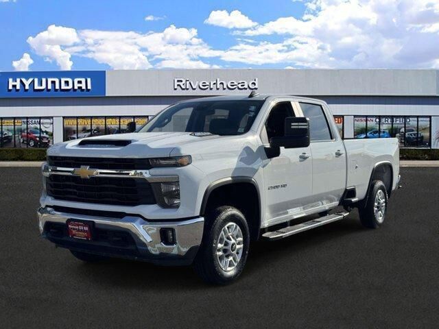 2025 Chevrolet Silverado 2500HD LT — photo 1 of 13
