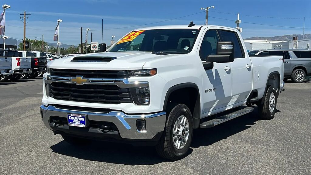 2025 Chevrolet Silverado 2500HD LT — photo 1 of 13