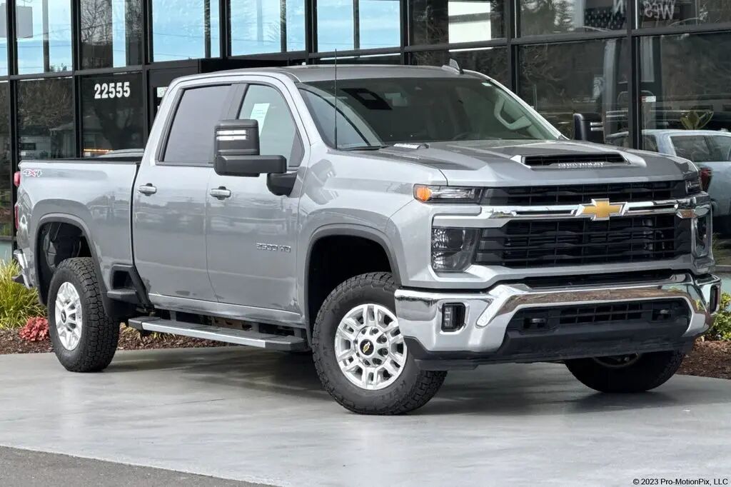 2025 Chevrolet Silverado 2500HD LT — photo 1 of 13
