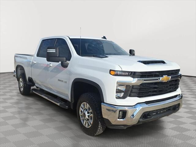 2025 Chevrolet Silverado 2500HD LT — photo 1 of 13