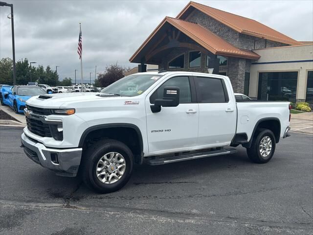 2025 Chevrolet Silverado 2500HD LT — photo 1 of 7