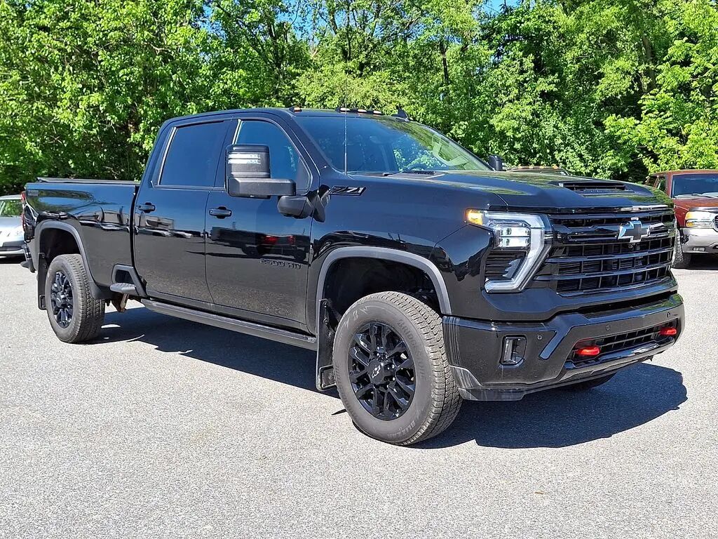 2025 Chevrolet Silverado 2500HD LTZ — photo 1 of 13
