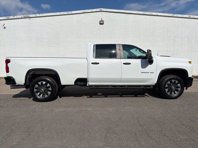 2021 Chevrolet Silverado 2500HD Custom — photo 1 of 13