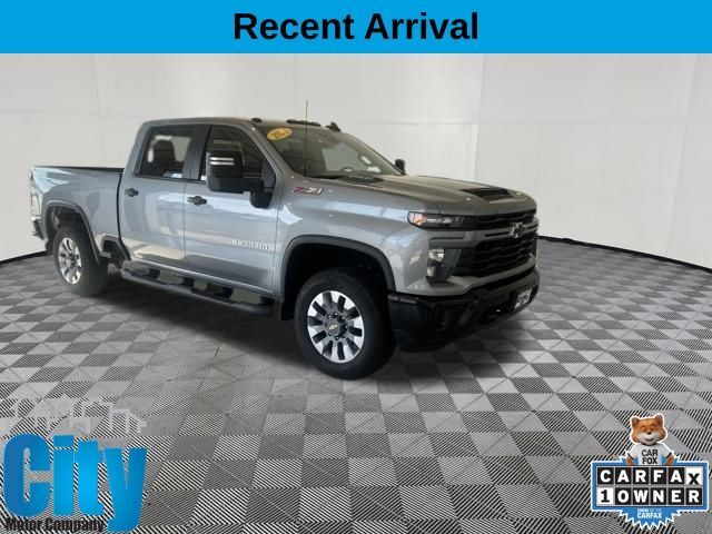 2025 Chevrolet Silverado 2500HD Custom — photo 1 of 13