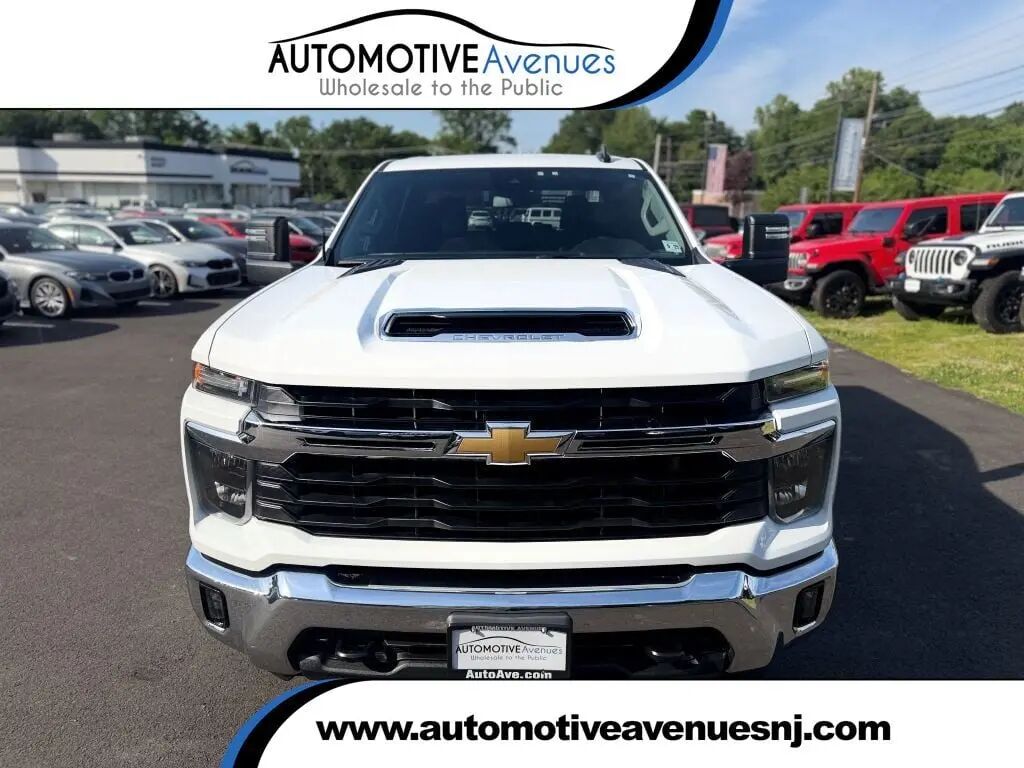 2025 Chevrolet Silverado 2500HD LT — photo 1 of 26