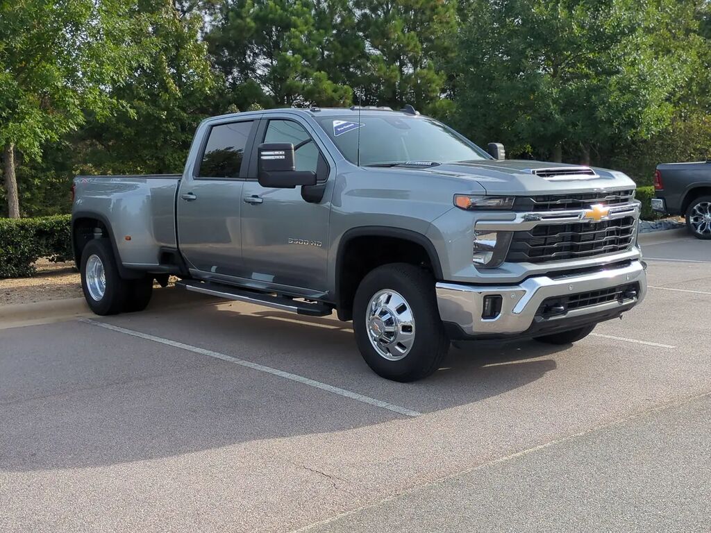 2026 Chevrolet Silverado 3500HD LT — photo 1 of 13