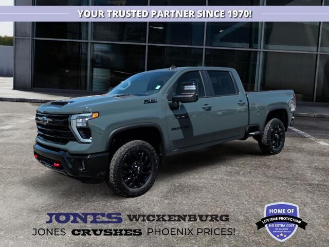 2025 Chevrolet Silverado 3500HD LT — photo 1 of 13