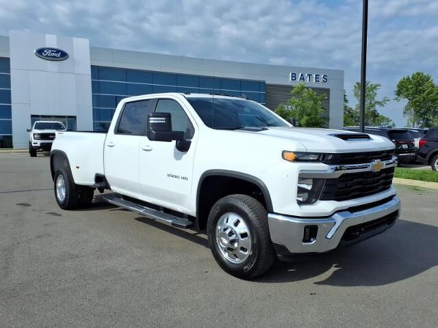 2025 Chevrolet Silverado 3500HD LT — photo 1 of 13