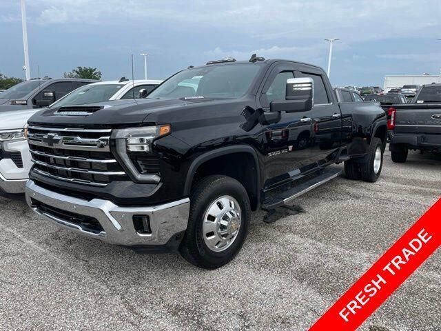 2025 Chevrolet Silverado 3500HD LTZ — photo 1 of 22