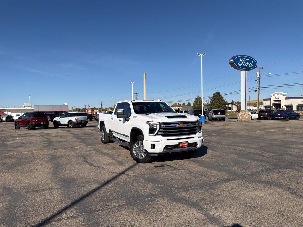 2025 Chevrolet Silverado 3500HD High Country — photo 1 of 13