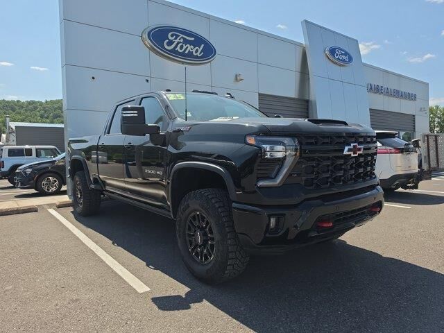2025 Chevrolet Silverado 2500HD ZR2 — photo 1 of 26