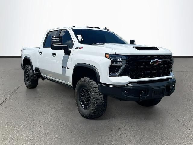 2025 Chevrolet Silverado 2500HD ZR2 — photo 1 of 3