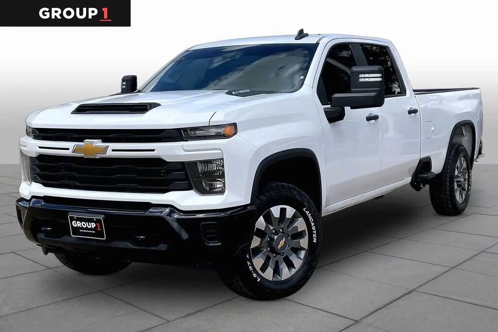 2024 Chevrolet Silverado 2500HD Custom — photo 1 of 13