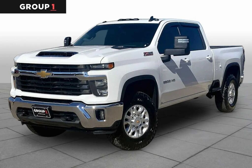2024 Chevrolet Silverado 2500HD LT — photo 1 of 13