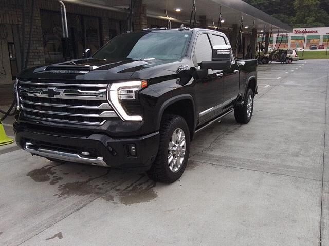 2024 Chevrolet Silverado 2500HD High Country — photo 1 of 13