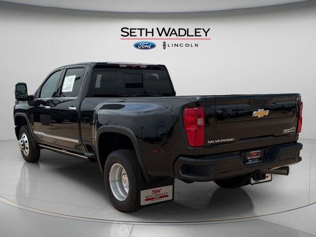 2024 Chevrolet Silverado 3500HD High Country — photo 1 of 10