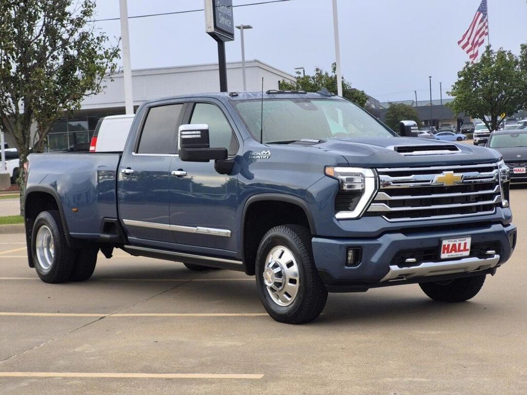 2024 Chevrolet Silverado 3500HD High Country — photo 1 of 13
