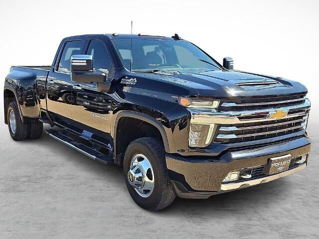 2022 Chevrolet Silverado 3500HD High Country — photo 1 of 26