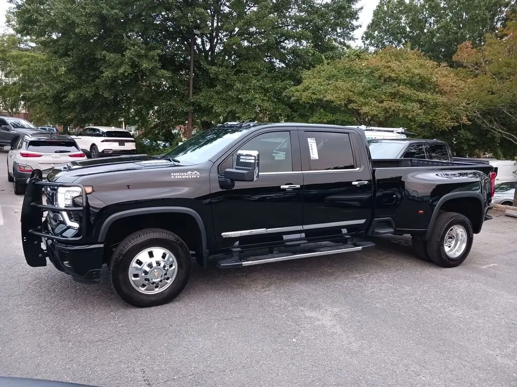 2024 Chevrolet Silverado 3500HD High Country — photo 1 of 13