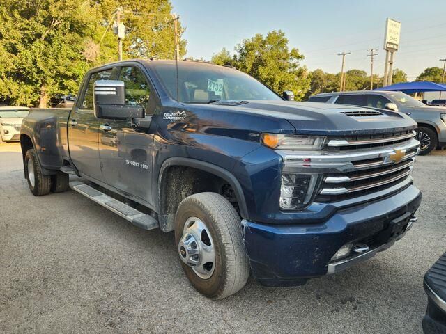 2023 Chevrolet Silverado 3500HD High Country — photo 1 of 26