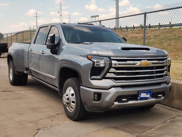 2024 Chevrolet Silverado 3500HD High Country — photo 1 of 6