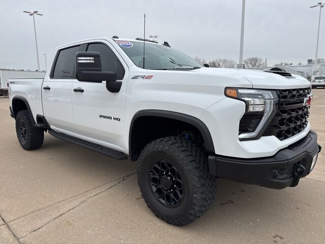 2024 Chevrolet Silverado 2500HD ZR2 — photo 1 of 13