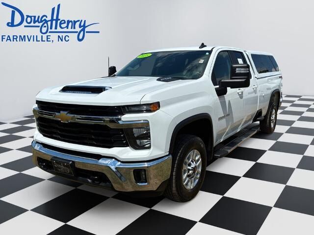 2025 Chevrolet Silverado 2500HD LT — photo 1 of 13