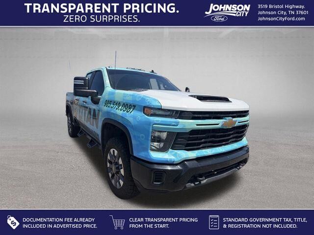 2024 Chevrolet Silverado 2500HD Custom — photo 1 of 11