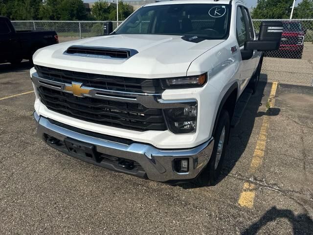 2024 Chevrolet Silverado 3500HD LT — photo 1 of 13