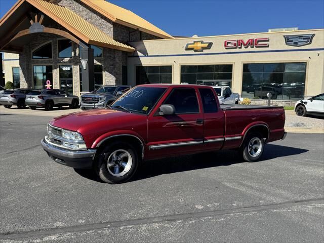 2002 Chevrolet S-10 LS