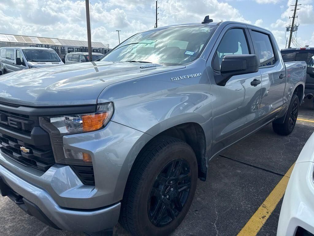 2025 Chevrolet Silverado 1500 Custom — photo 1 of 4