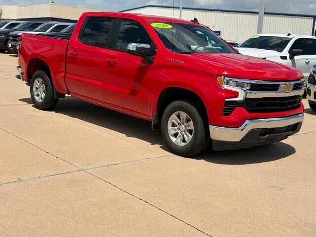 2025 Chevrolet Silverado 1500 LT — photo 1 of 11