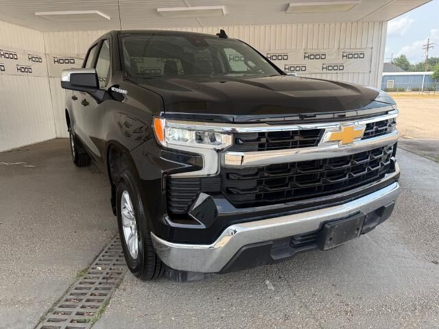 2025 Chevrolet Silverado 1500 LT — photo 1 of 13
