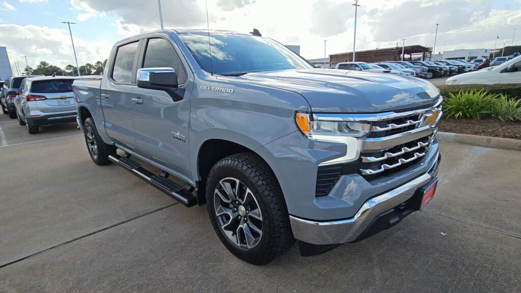 2024 Chevrolet Silverado 1500 LT — photo 1 of 7