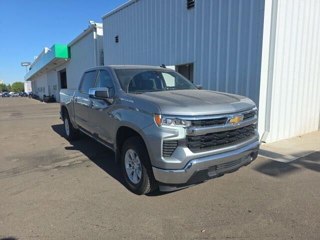 2025 Chevrolet Silverado 1500 LT — photo 1 of 34