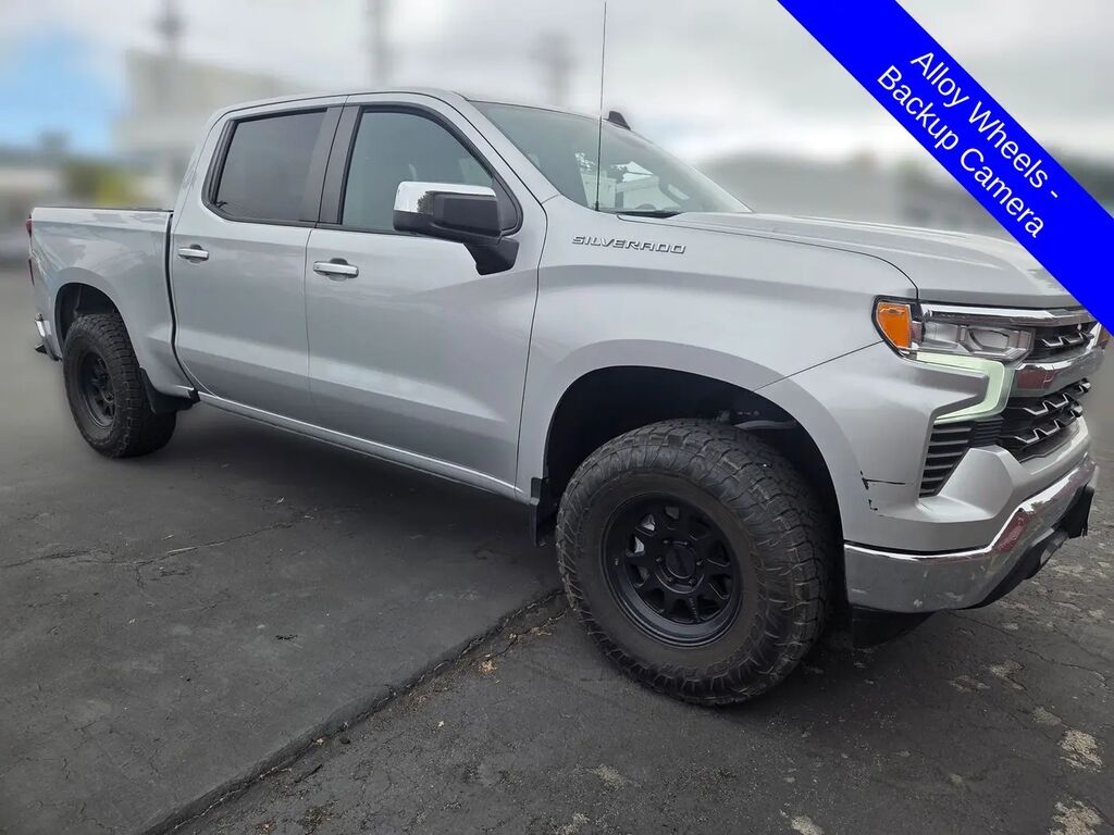 2022 Chevrolet Silverado 1500 LT — photo 1 of 44
