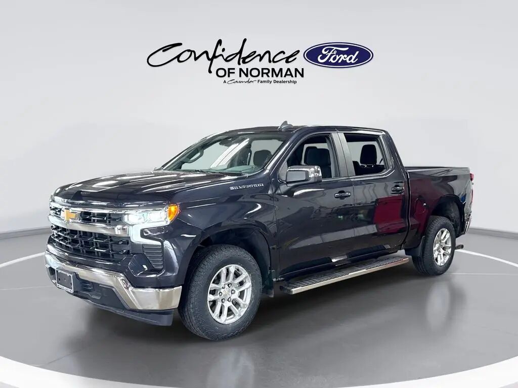 2022 Chevrolet Silverado 1500 LT — photo 1 of 16