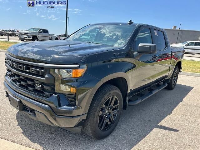 2023 Chevrolet Silverado 1500 Custom — photo 1 of 13