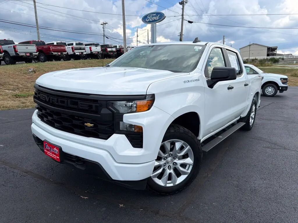 2022 Chevrolet Silverado 1500 Custom — photo 1 of 13