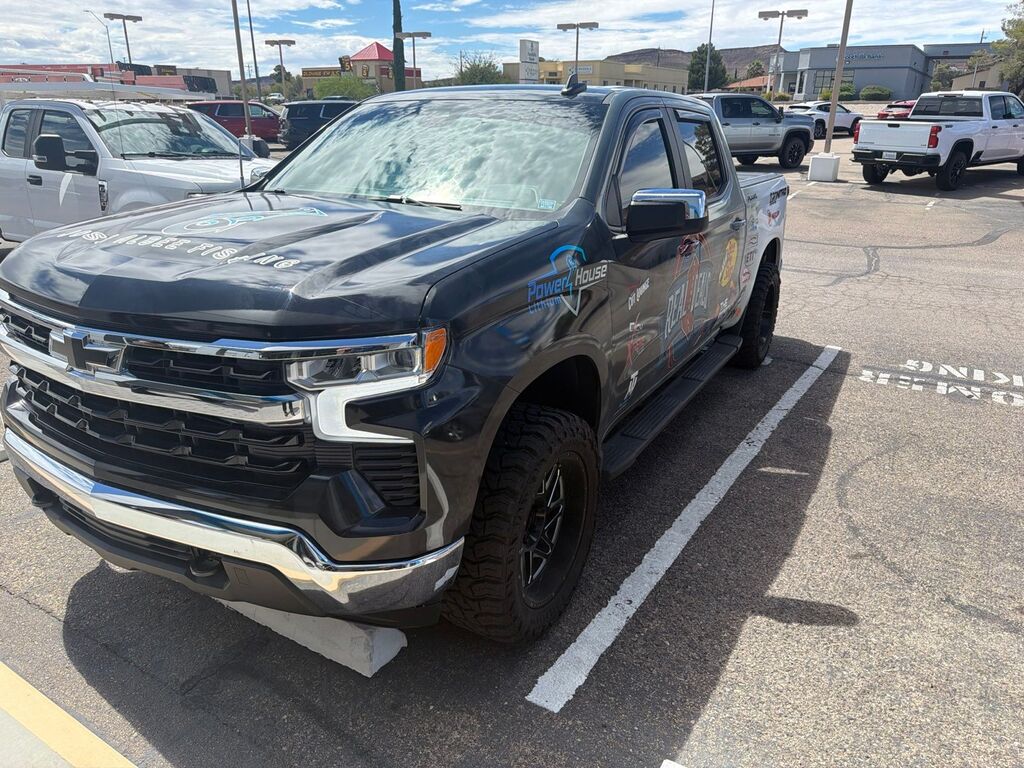 2024 Chevrolet Silverado 1500 LT — photo 1 of 3