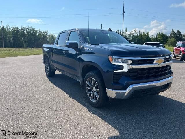 2022 Chevrolet Silverado 1500 LT — photo 1 of 26