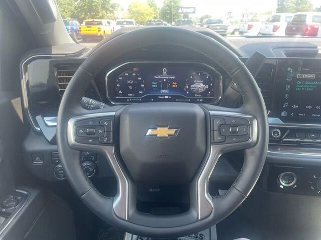 2024 Chevrolet Silverado 1500 LT — photo 1 of 24