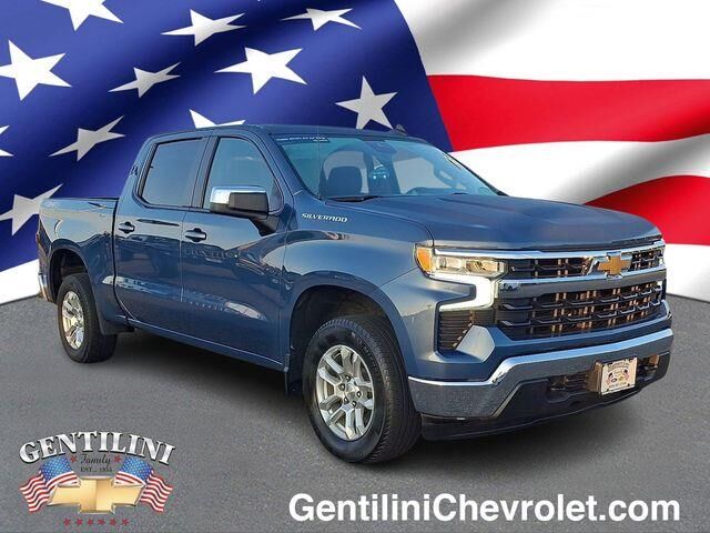 2024 Chevrolet Silverado 1500 LT — photo 1 of 39